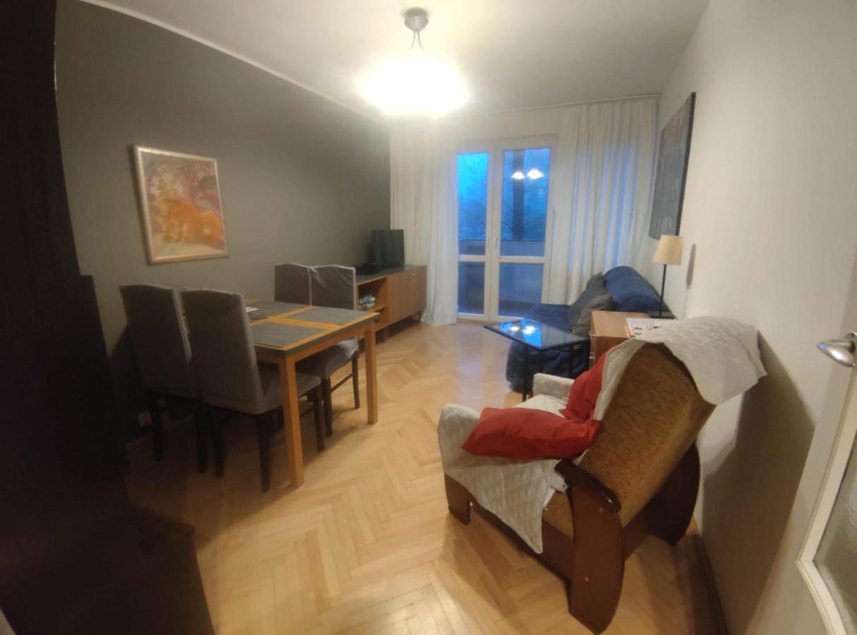 U Cioci Lutki Urocze Mieszkanie Z Balkonem Krakow Luaran gambar